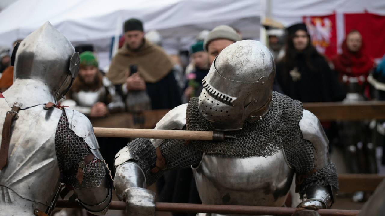 Los días 28 y 29 de junio, el emblemático Campestre del Club Teotihuacán se transformará en un reino de fantasía con la llegada del Festival Medieval Nocturno, un evento único que reunirá a caballeros, vikingos, orcos, acróbatas y músicos en un entorno inspirado en la Edad Media.