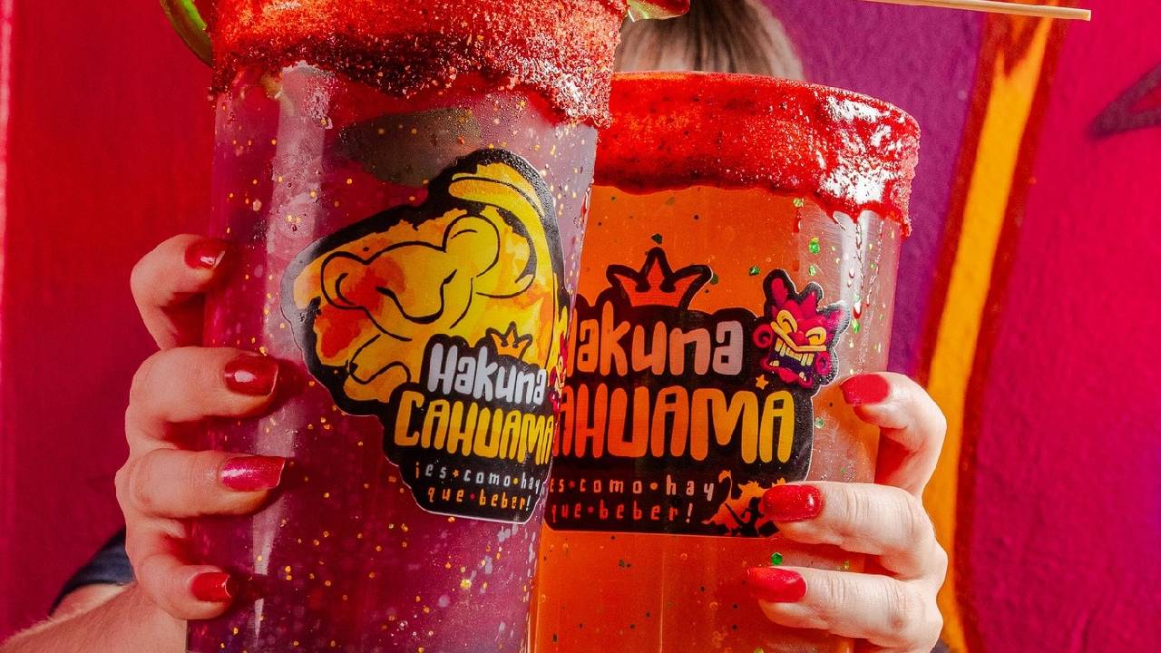 Si eres fan de Disney y especialmente de El Rey León, tienes que vivir la experiencia de Hakuna Cahuama, un bar temático único inspirado en la icónica película.