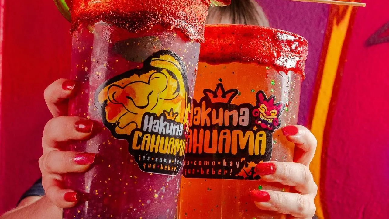 Si eres fan de Disney y especialmente de El Rey León, tienes que vivir la experiencia de Hakuna Cahuama, un bar temático único inspirado en la icónica película.