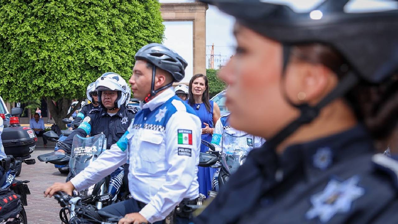 Los más de 5.5 millones de visitantes que vendrán a León en este año 2025 para disfrutar de sus atractivos y lugares emblemáticos, serán protegidos y guiados por la recién creada Policía Turística.