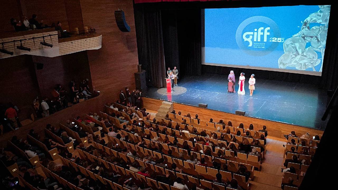 En su edición 2025, el festival presentará 206 películas provenientes de 61 países, con 121 títulos en competencia oficial. La programación incluye 18 premieres mundiales, 60 estrenos latinoamericanos y 51 mexicanos.
