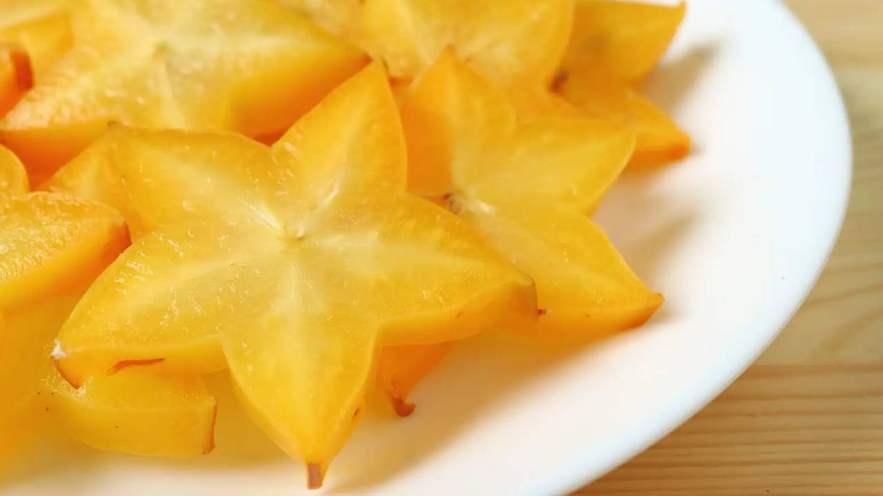 Propiedades curativas de la fruta estrella: beneficios y precauciones