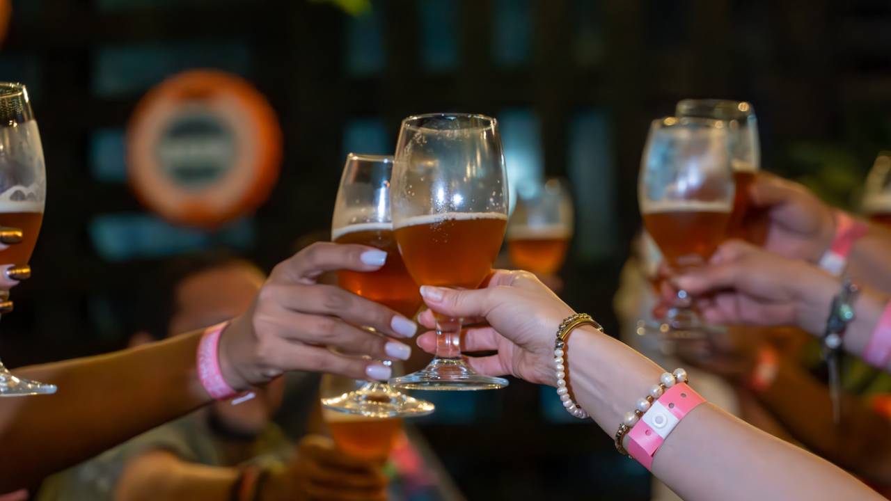 Celebra en grande el Día Internacional de la Cerveza en los mejores sitios de Nayarit