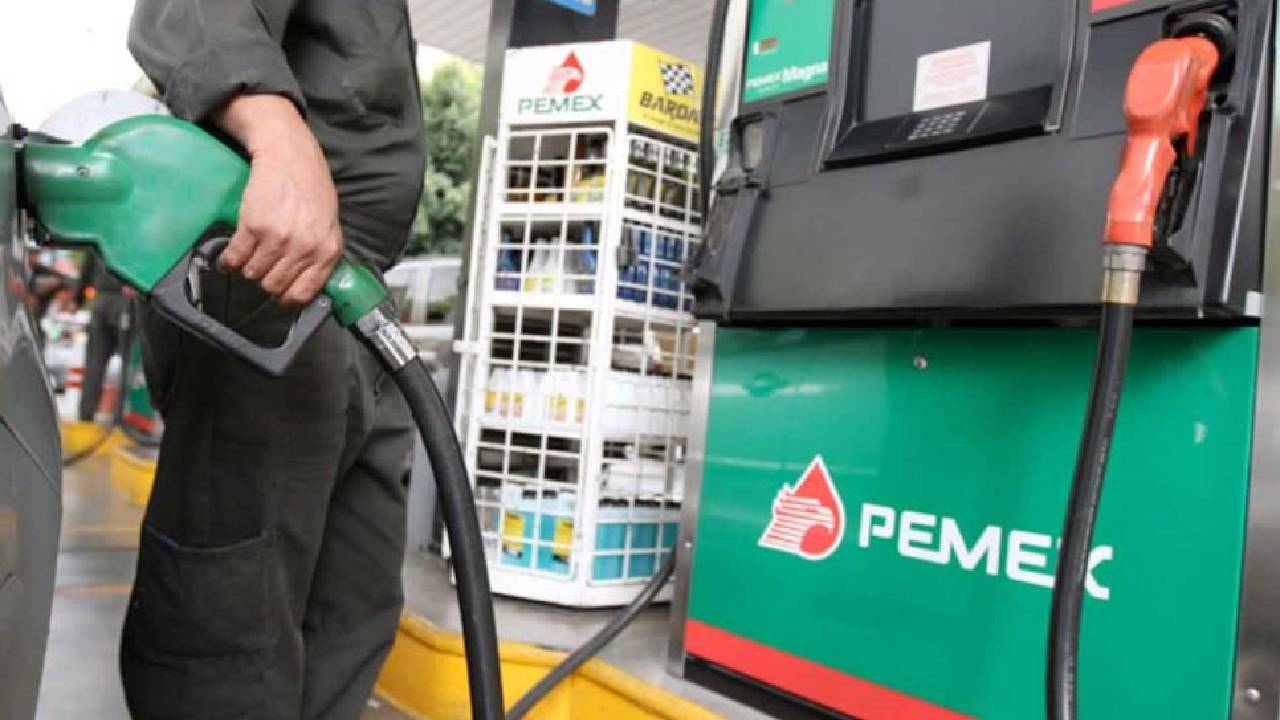 La Comisión Nacional de los Salarios Mínimos (Conasami) publicó las cifras actualizadas sobre el ingreso diario de los despachadores de gasolina en México.