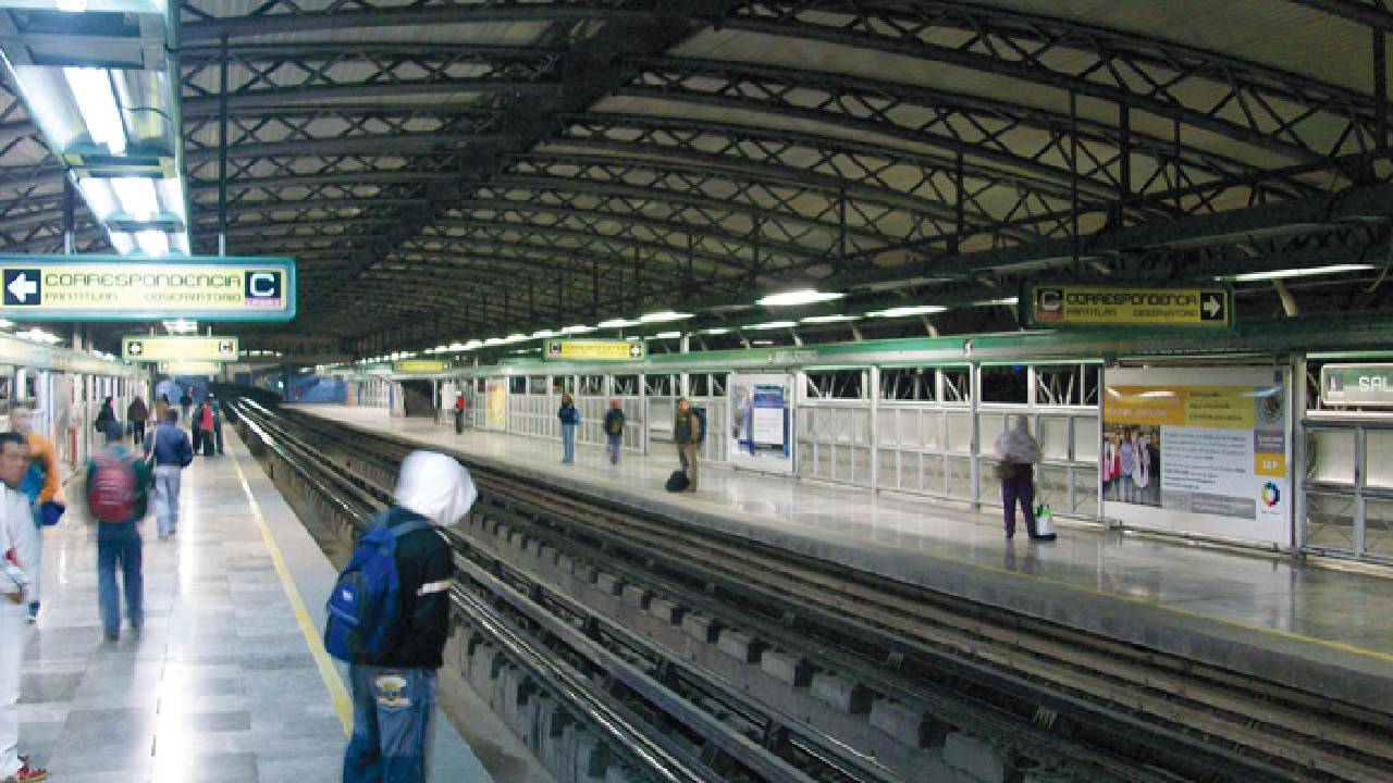 La Línea B del Metro de la Ciudad de México, una de las más señaladas por fallas operativas y denuncias de usuarios sobre deficiencias estructurales en su tramo elevado, será rehabilitada antes de que termine 2025.