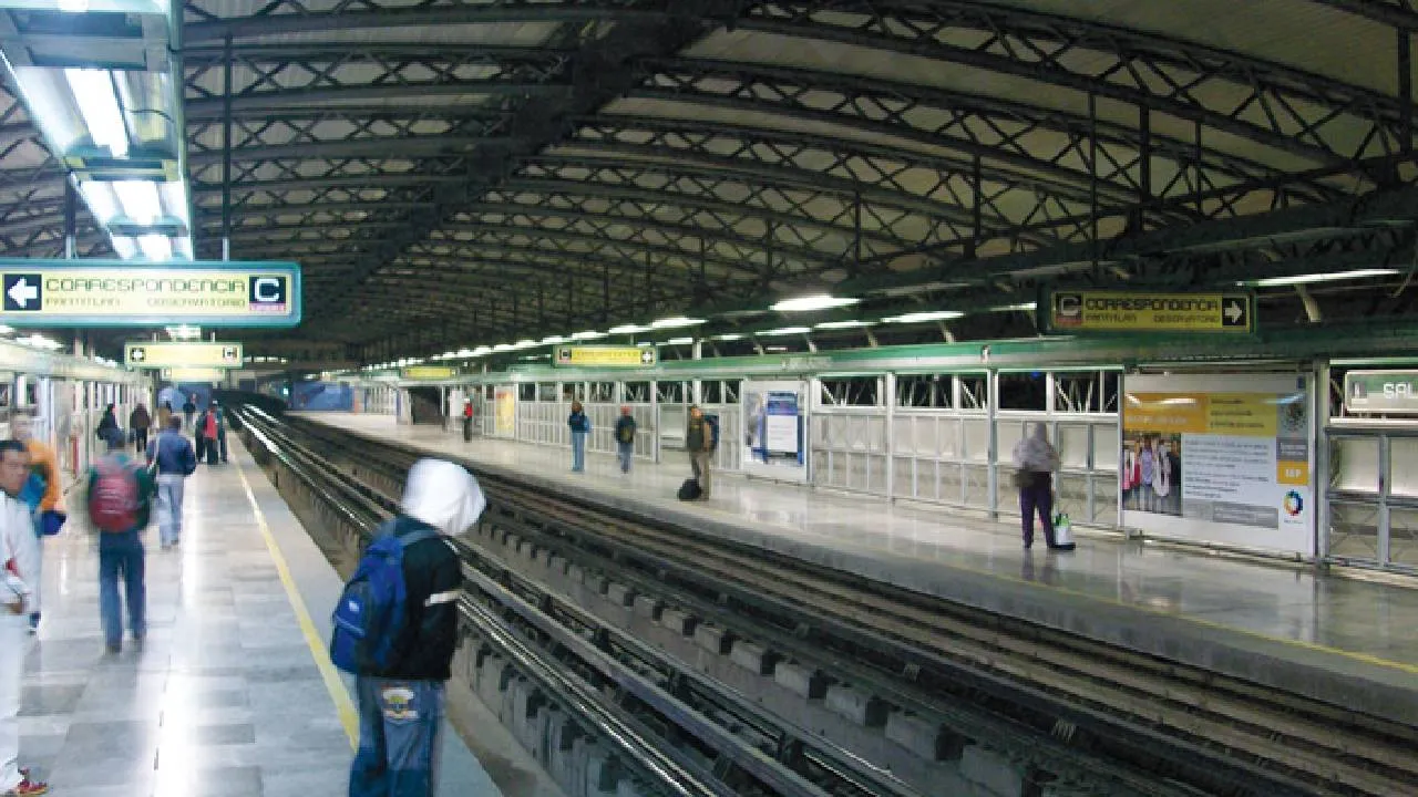 La Línea B del Metro de la Ciudad de México, una de las más señaladas por fallas operativas y denuncias de usuarios sobre deficiencias estructurales en su tramo elevado, será rehabilitada antes de que termine 2025.
