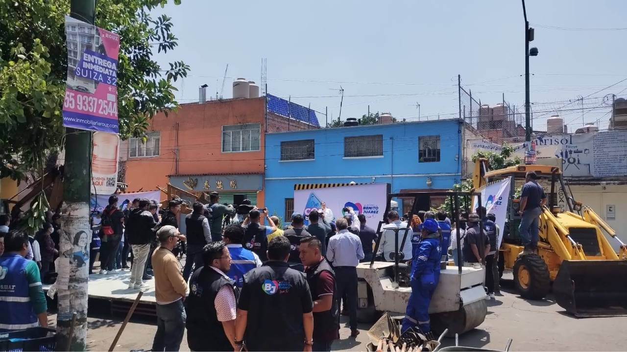 El anuncio se realizó en la esquina de las avenidas Víctor Hugo y Las Américas, en la colonia Moderna, una de las once que conforman el polígono conocido como La Corbata, junto con otras como Villa de Cortés y Nativitas.
