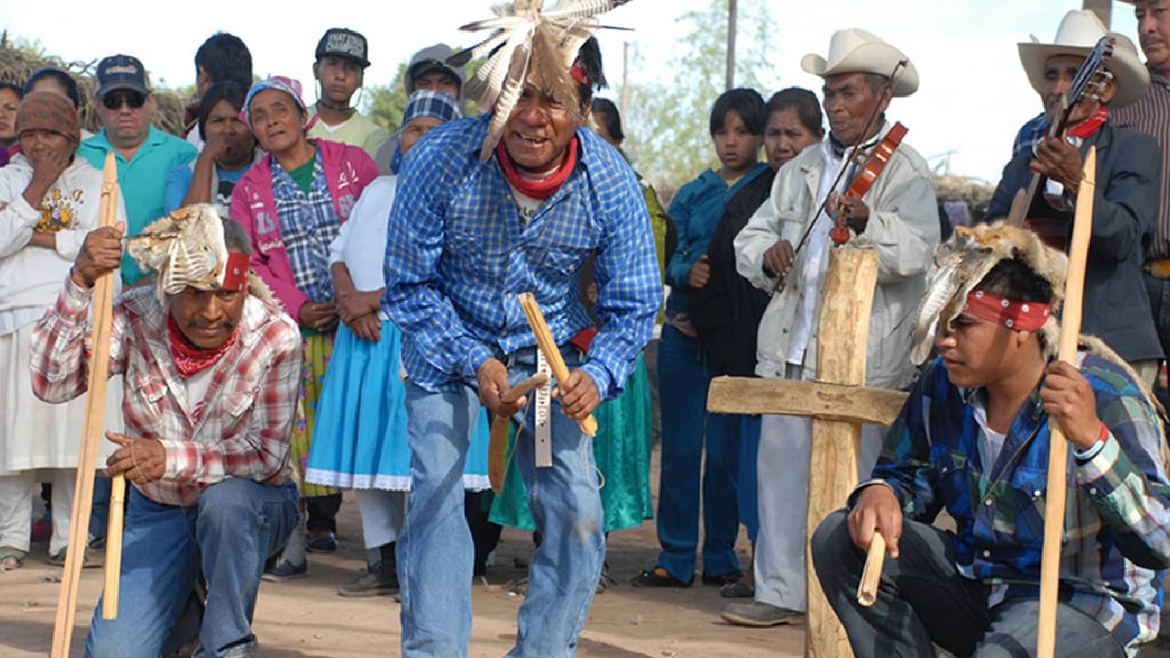 La Cultura Yaqui es una de las más emblemáticas de México, originaria de la región del norte de Sonora, pero también presente en partes de Sinaloa, Chihuahua y el sur de Arizona.