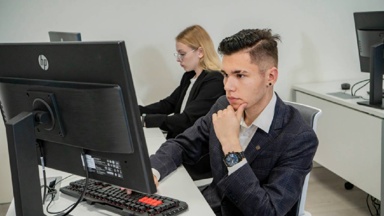 Estamos en agosto, un mes clave en el que cuatro programas sociales de la Secretaría del Bienestar abren su registro para que millones de mexicanos puedan acceder a los apoyos económicos del gobierno.