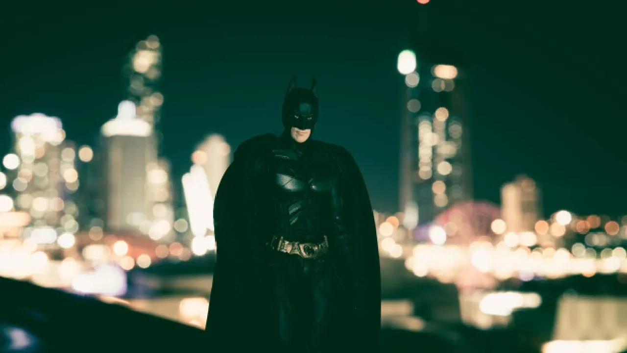 Este sábado 20 de septiembre de 2025, la Ciudad de México vivirá una noche única al convertirse en una versión real de Gotham, sumergiéndose en el misterio y la oscuridad del legendario Caballero Oscuro.