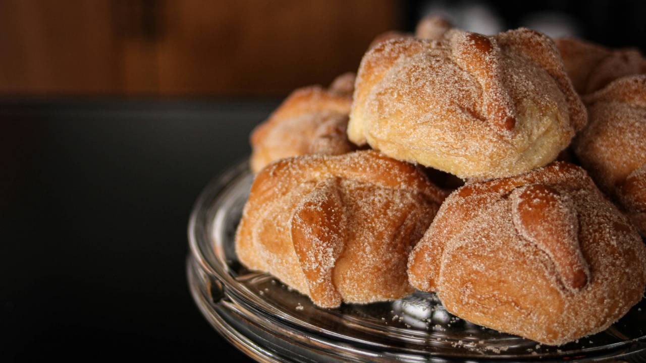 Tres maneras irresistibles de comer pan de muerto en la Ciudad de México