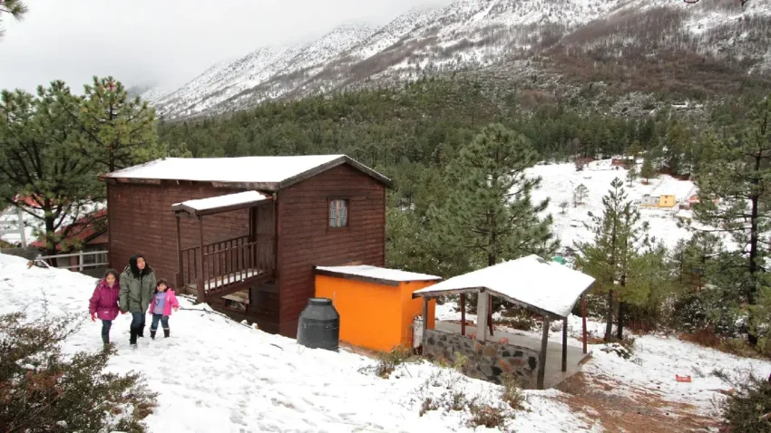 Aquí te presento algunos de los lugares más conocidos donde suele caer nieve, perfectos para quienes buscan disfrutar del frío y escenarios invernales.
