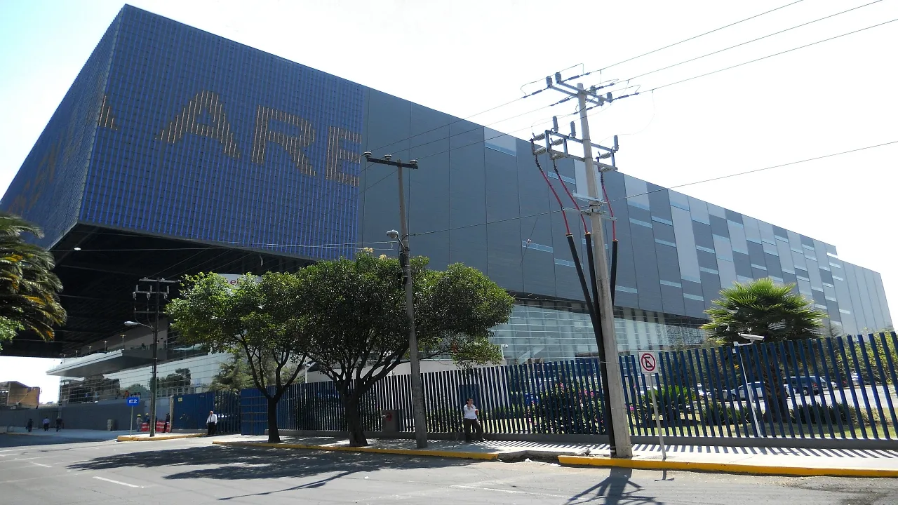 Su moderna infraestructura, ubicación estratégica y versatilidad la convierten en un punto clave para el turismo de entretenimiento en la capital del país.