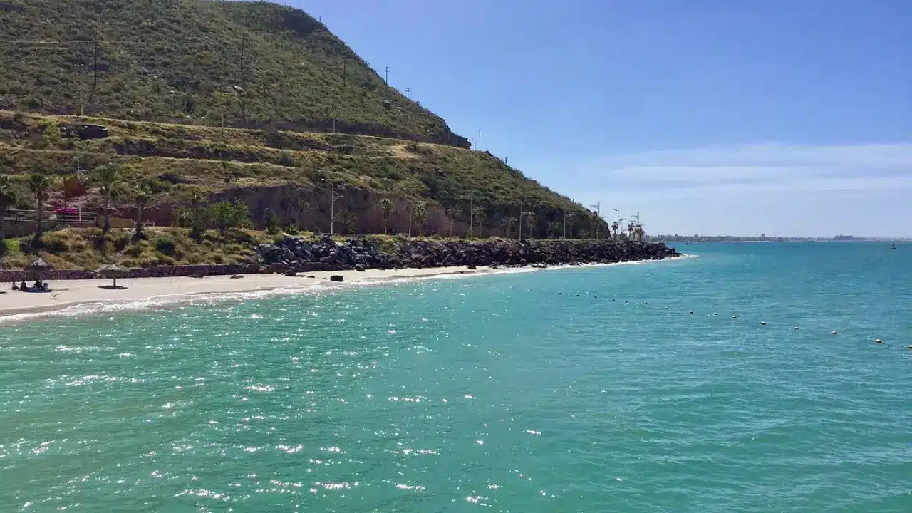 Playa mexicana que parece una alberca natural recibe premio por su belleza
