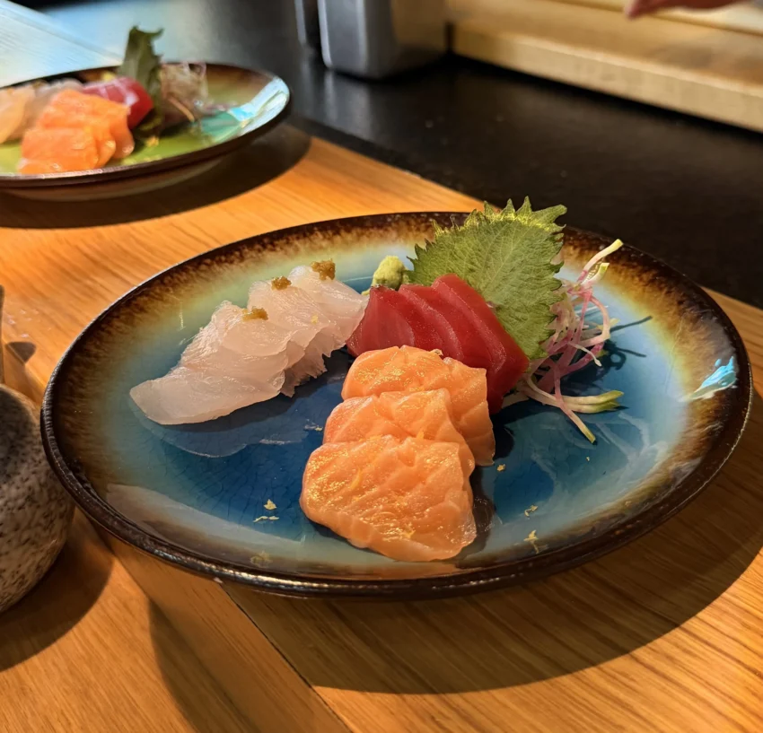 Sashimi de tres cortes en Batta Sushi.