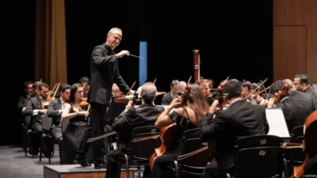 Si alguna vez imaginaste ver a los Pilares enfrentarse a demonios mientras una orquesta en vivo hace vibrar el Auditorio Nacional, ese momento está a punto de hacerse realidad.