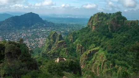 A poco más de una hora de la Ciudad de México, este sitio combina naturaleza, historia prehispánica y una de las vistas más impresionantes del centro del país.