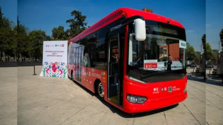 Nuevo Metrobús Quetzalcóatl conecta Reforma con el AICM en ruta turística