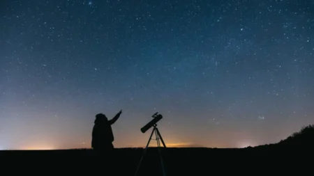 Observación astronómica en Universum: inicia el Ciclo Lunático con homenaje a Julieta Fierro
