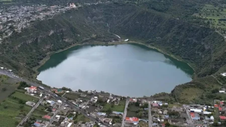 Ven y nada en la Laguna de Aljojuca y siéntete dentro de un volcán