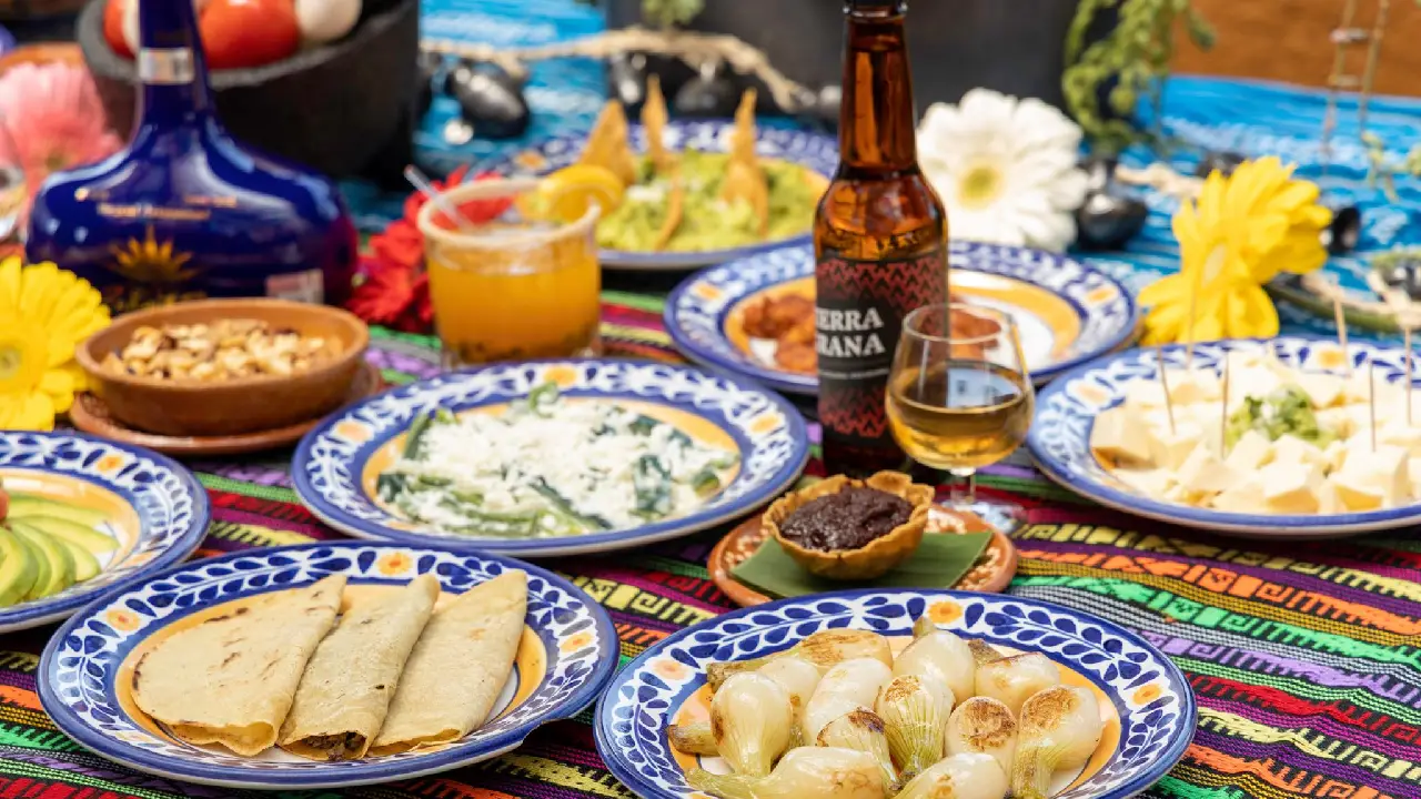 Las llamadas cocinas de humo hacen referencia a las técnicas tradicionales de cocción con leña utilizadas en muchas regiones de México.