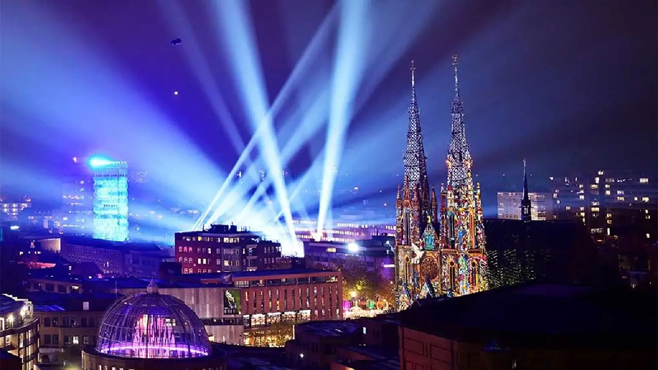 El circuito del festival estará instalado del 11 al 19 de abril de 19:00 a 23:00 horas, en las calles del centro histórico de Puebla.