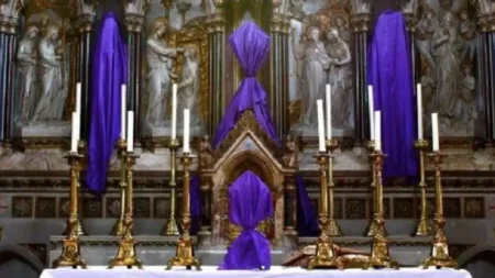 ¿Por qué las iglesias ocultan sus imágenes en Semana Santa?