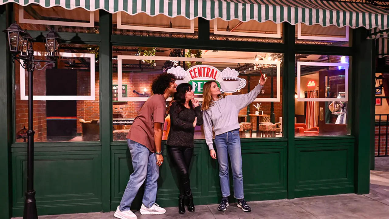 Experiencia de FRIENDS en CDMX revive Central Perk y escenarios icónicos