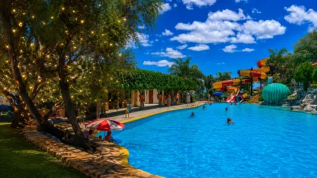 Parque acuático Maguey Blanco en Hidalgo ofrece diversión nocturna y río natural