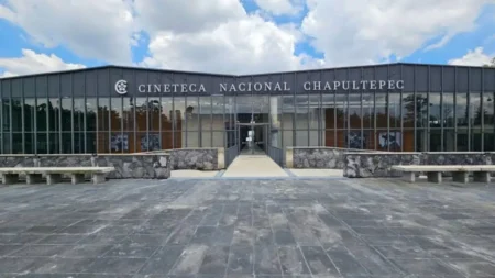 charla Alejandro González