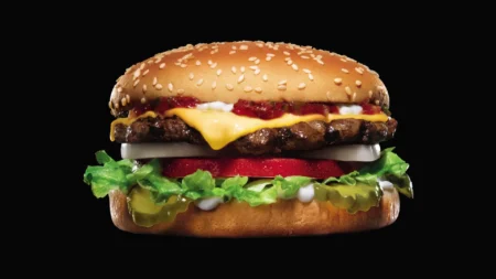 Carl’s Jr. venderá hamburguesas a 1 peso por el Día de la Hamburguesa