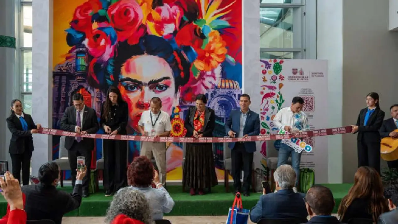 AIFA estrena imagen de Frida Kahlo para recibir a visitantes