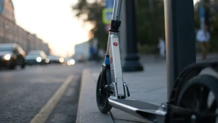 ¿Dónde recoger las placas para scooters y motos eléctricas en CDMX? Estos son los módulos de Semovi
