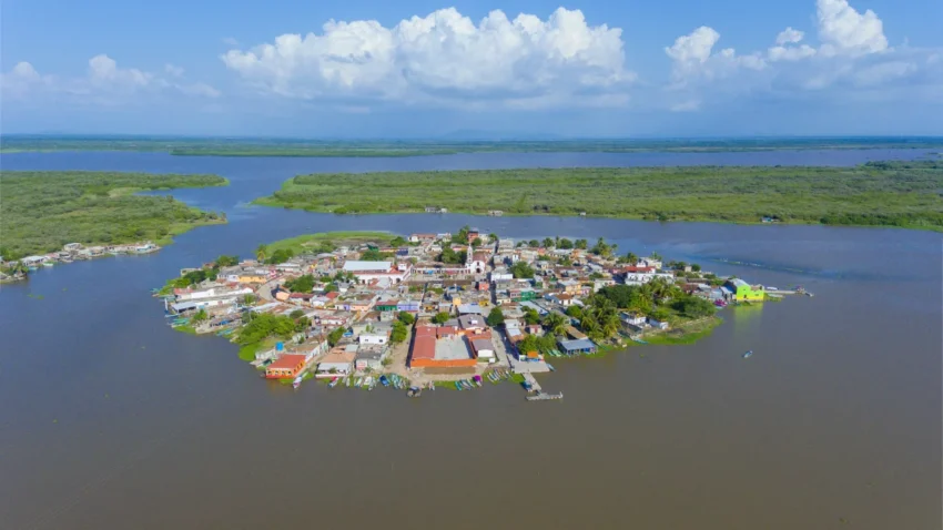 La Venecia mexicana existe y está en Nayarit: descubre la isla donde las calles se convierten en canales