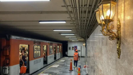 Metro CDMX aclara cuánto costaron los candelabros de la estación Hidalgo